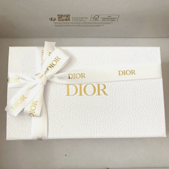 CHRISTIAN DIOR Empty Gift Box 8.4”x 4.8”x 2.8” Tissue & Ribbon Magnetic Closure - Picture 1 of 5